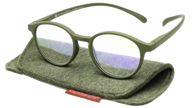 Klammeraffen-Lesebrille-No12-Blaufilter-olive-etui No. 12 60% Olive