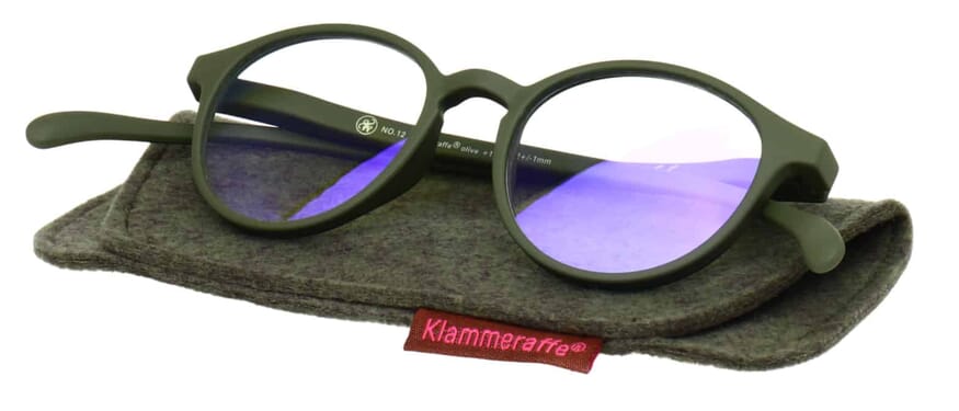 Blaufilter-Lesebrille-Klammeraffe-12-auf-Etui-olive No. 12 60% Olive