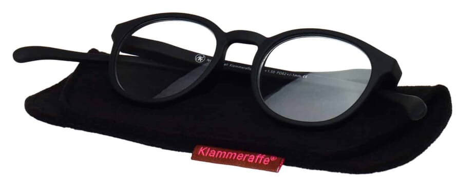 Lesebrille Klammeraffe No. 13 Small black auf Etui Lesebrille Klammeraffe No. 13 Small black Produktbild auf Etui