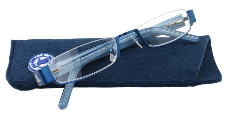 I Need You Halbrand Lesebrille Otto blau auf Etui I Need You Halbrand Lesebrille Otto blau Produktbild auf Etui