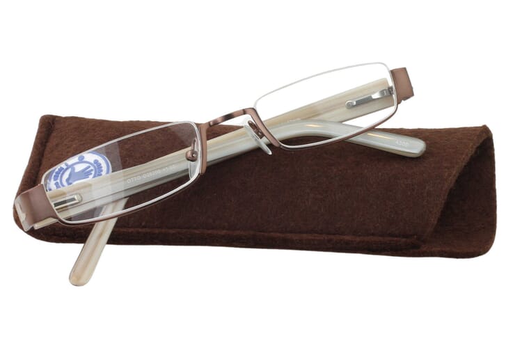 I Need You Halbrand Lesebrille Otto braun auf Etui I Need You Halbrand Lesebrille Otto braun Produktbild auf Etui