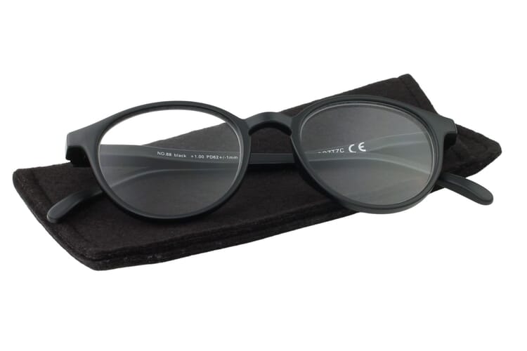 Lesebrille News Optic No. 88 black auf Etui Lesebrille News Optic No. 88 black auf Etui Produktbild