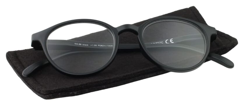 Lesebrille News Optic No. 88 black auf Etui Lesebrille News Optic No. 88 black auf Etui Produktbild