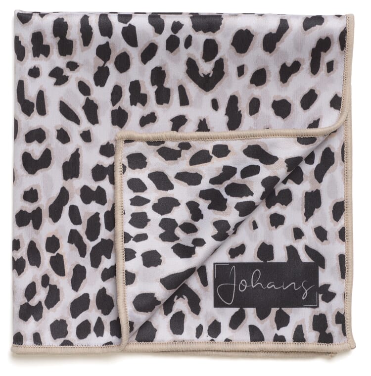 Johans-Tuch- 08.24 Low_07 Brillen- und Displaytuch LEO GREY