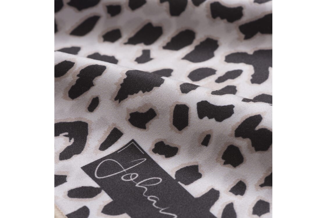 Johans-Tuch- 08.24 Low_09 Brillen- und Displaytuch LEO GREY