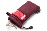Johans_Tuch_2503_Web_34 Brillenetui Puffy Bag BORDEAUXROT