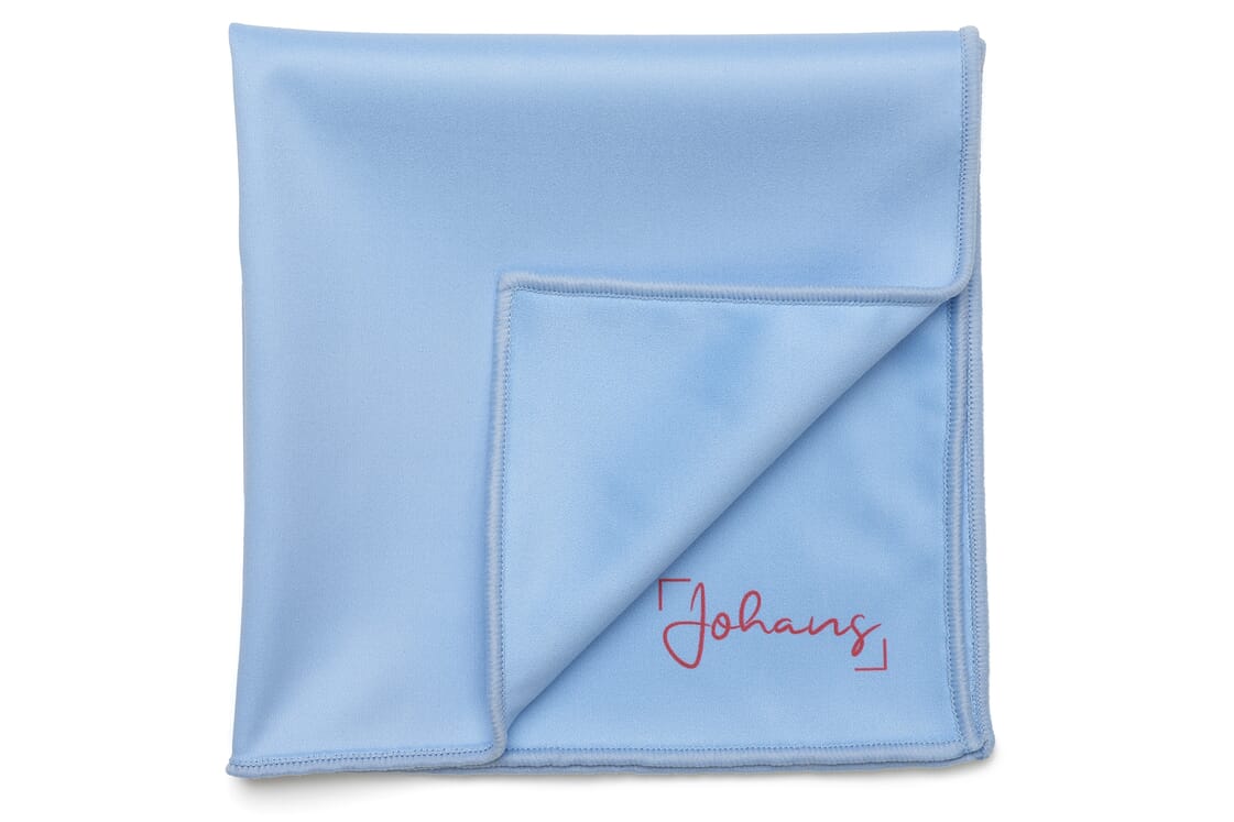 Johans_Tuch_Himmelblau-gefaltet Brillen- und Displaytuch HIMMELBLAU